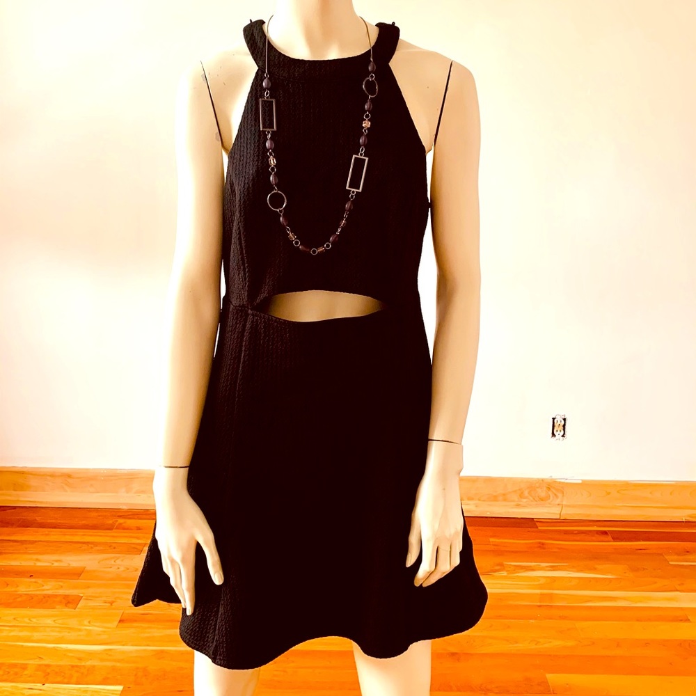 Eye-Catching LBD Mini!!